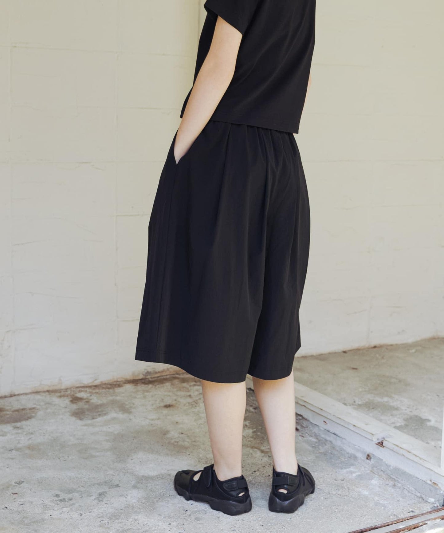 THOUSAND MILE×URBAN RESEARCH MID LENGTH TUCK PANTS 潑水吸水速幹防紫外線聯名款長褲