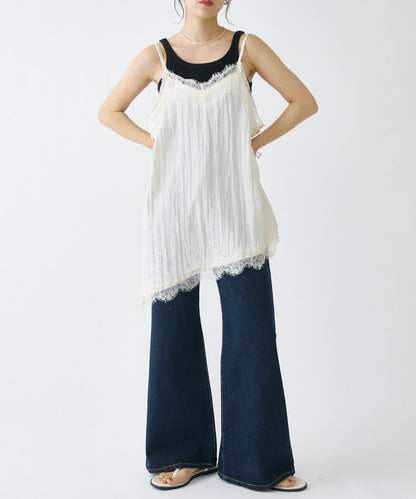 蕾絲拼接壓皺緞面吊帶衫