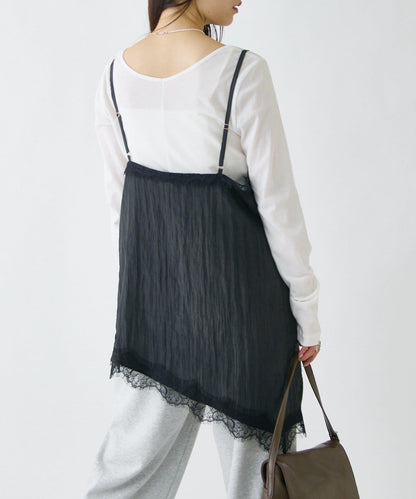 蕾絲拼接壓皺緞面吊帶衫
