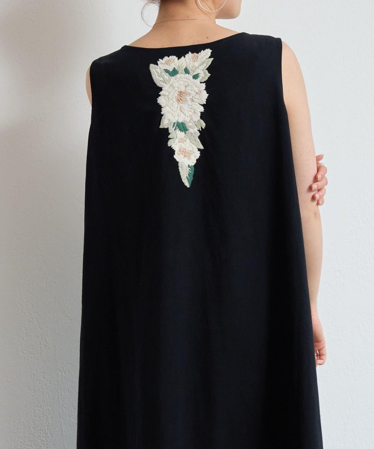 刺繡連衣裙