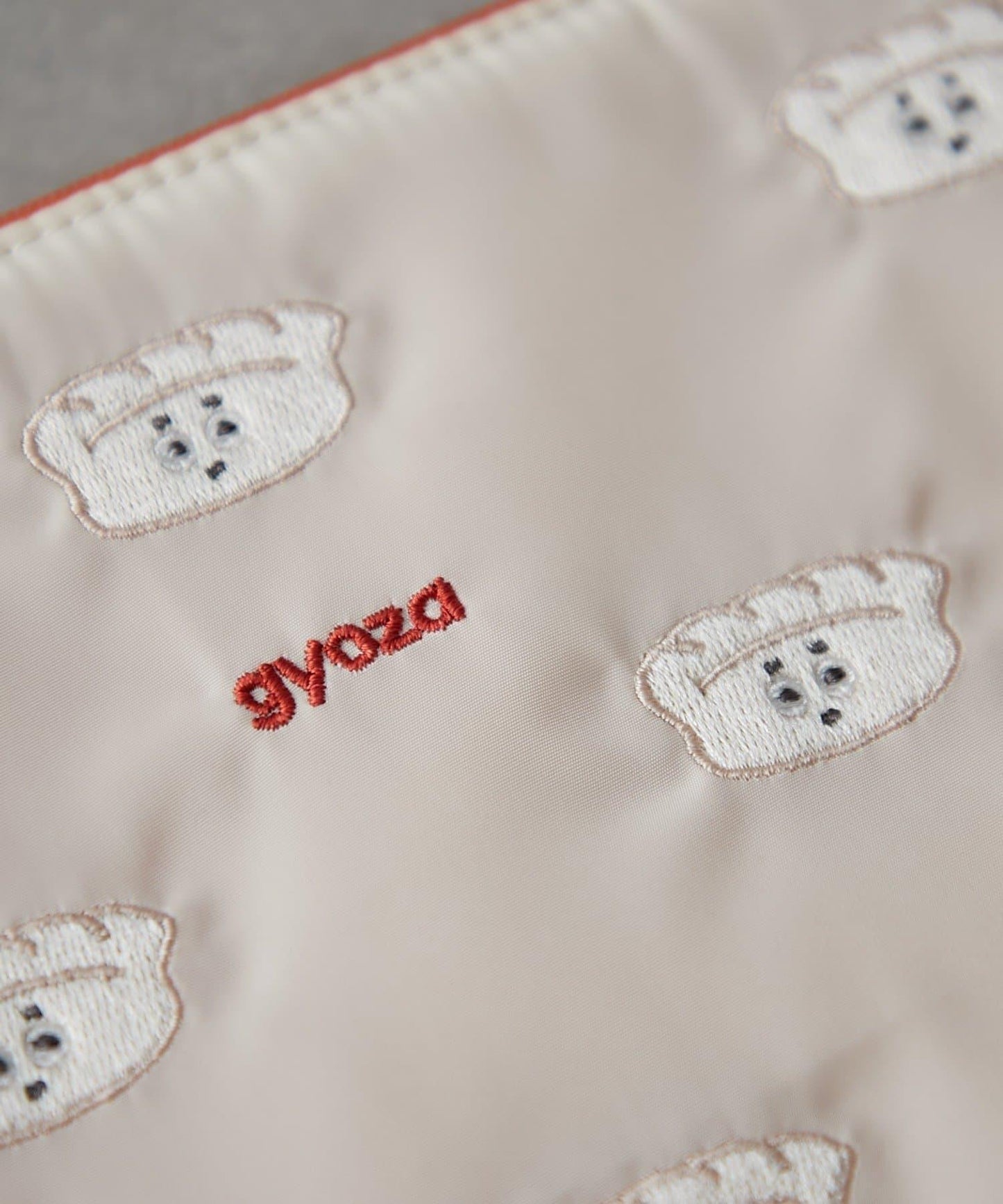 YUM YUM FRIENDS 刺繡化妝包