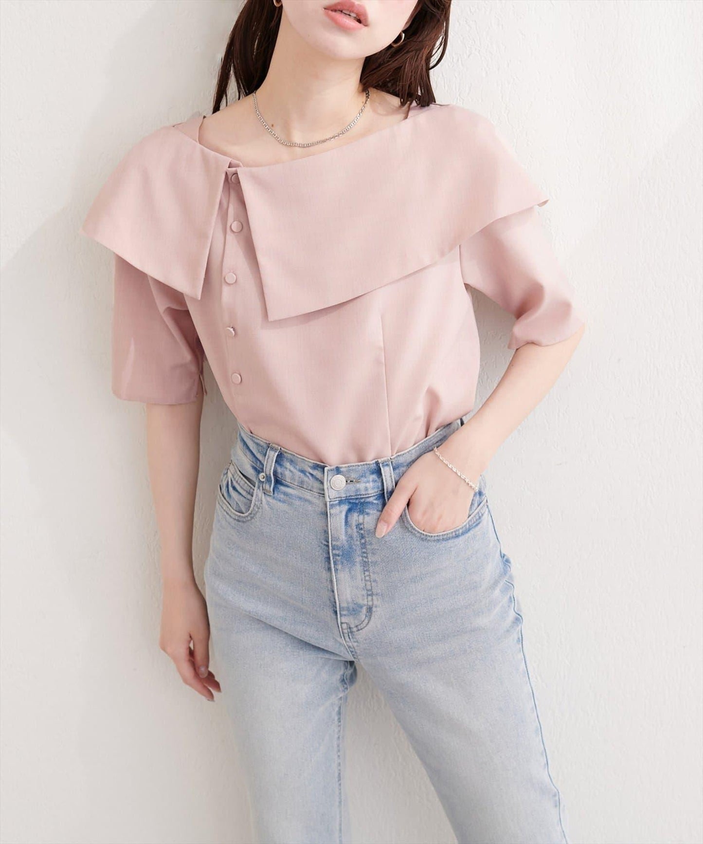 【natural couture】接觸冷感機洗防皺不對稱領上衣