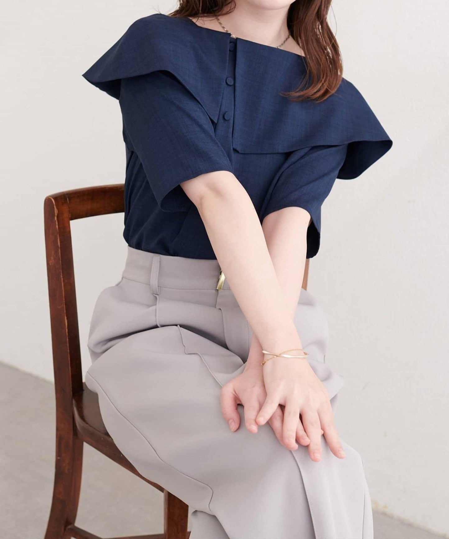 【natural couture】接觸冷感機洗防皺不對稱領上衣