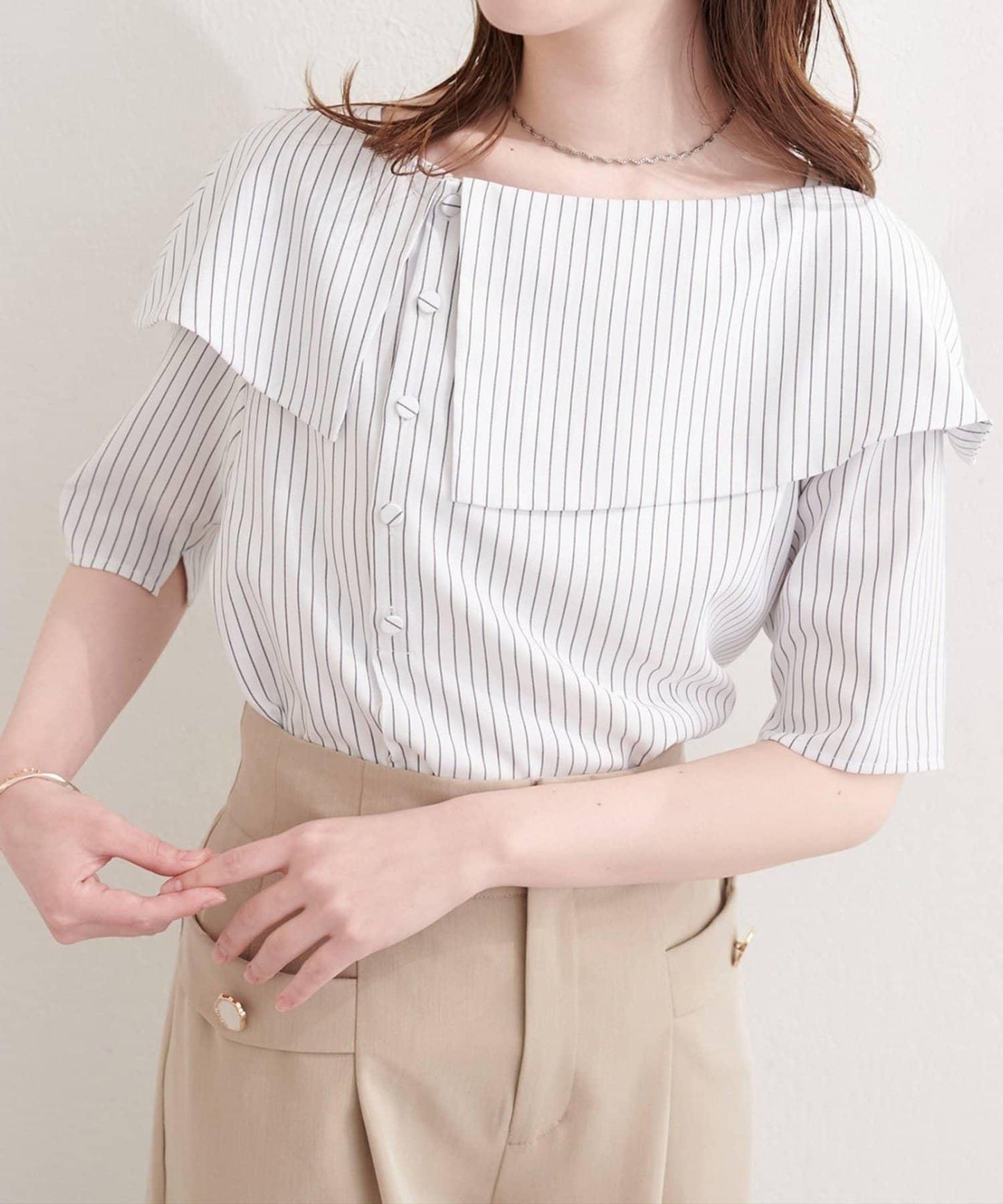 【natural couture】接觸冷感機洗防皺不對稱領上衣