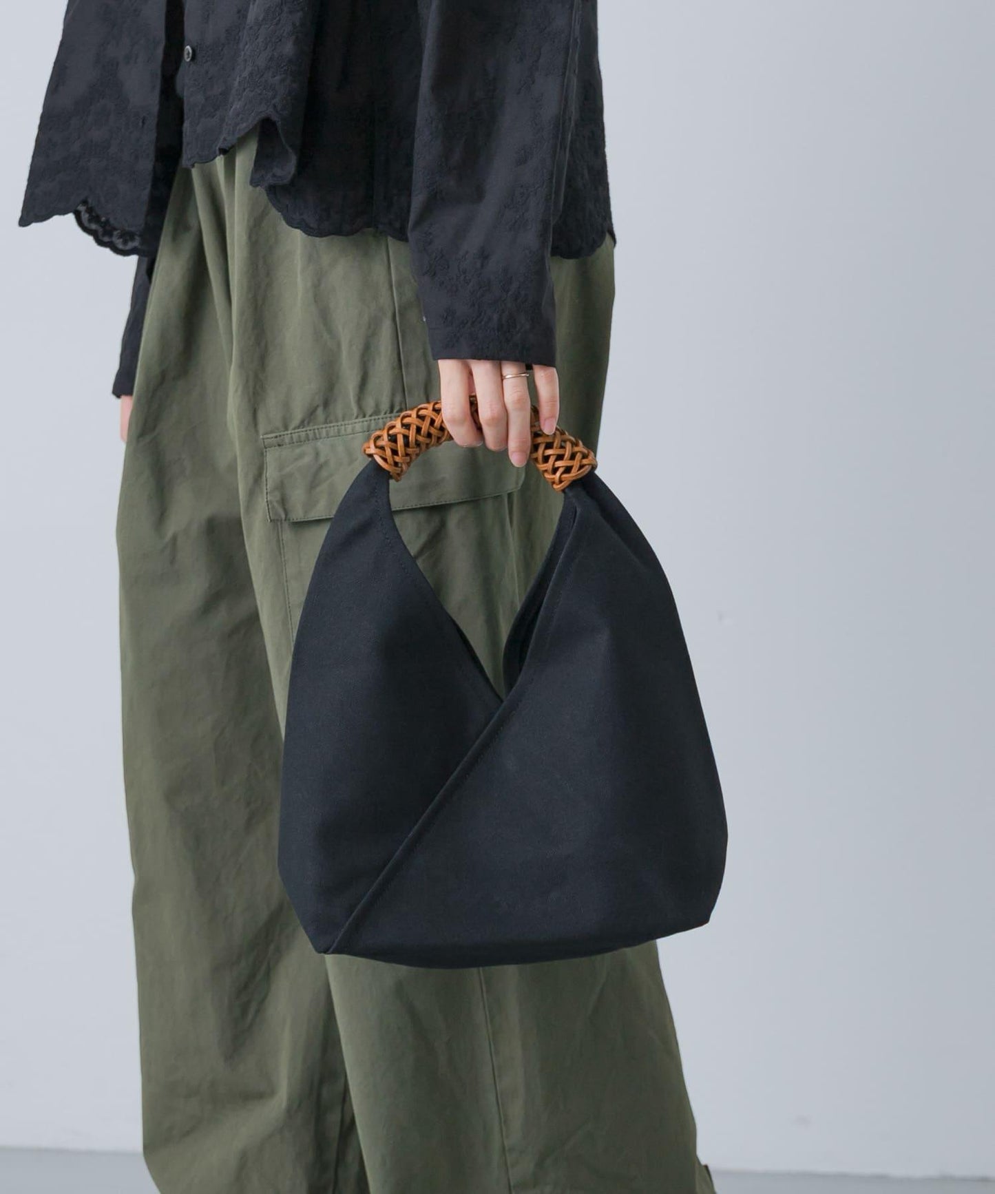 KAMARO’AN WOVEN TRIANGLE BAG 36