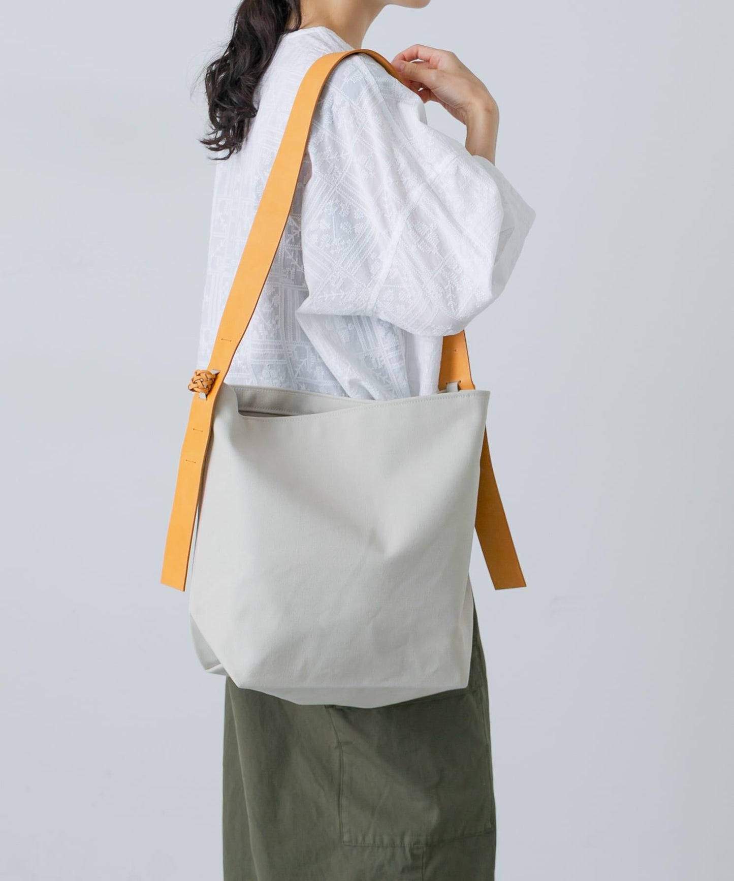 KAMARO’AN TAFOLOD SHOULDER BAG