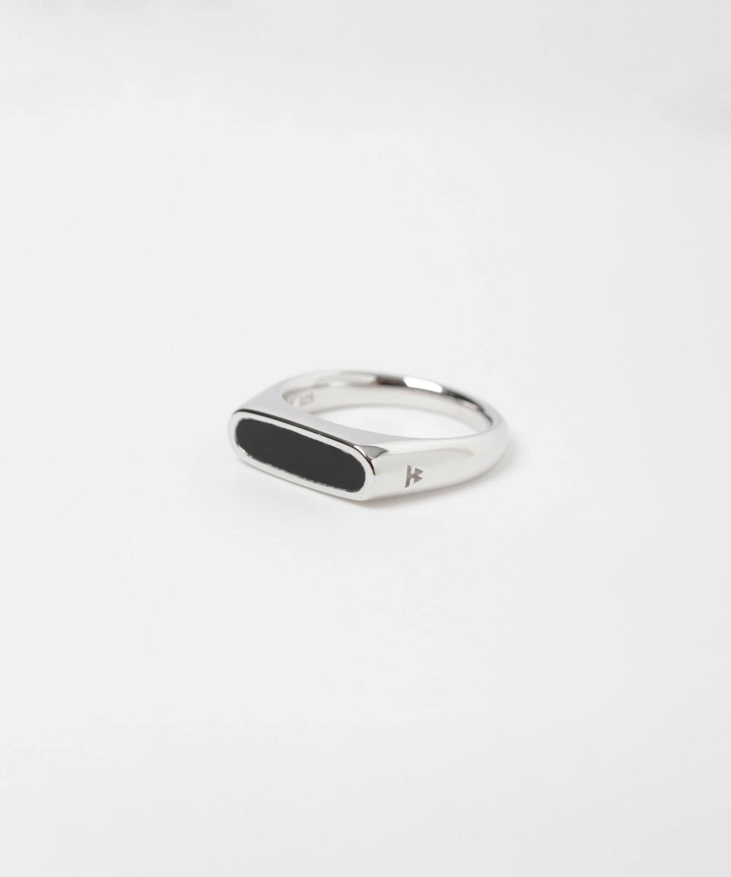 TOM WOOD Mario Ring Onyx