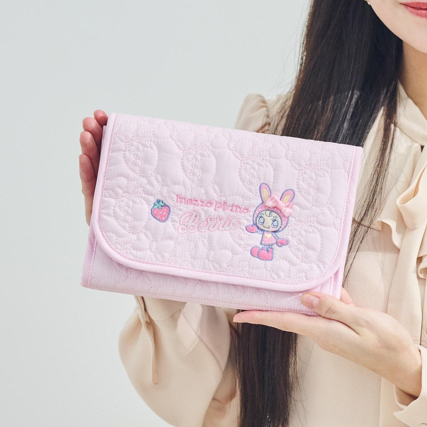 【商品】【Baby Berie醬】草莓絎縫 母子手冊多功能收納包