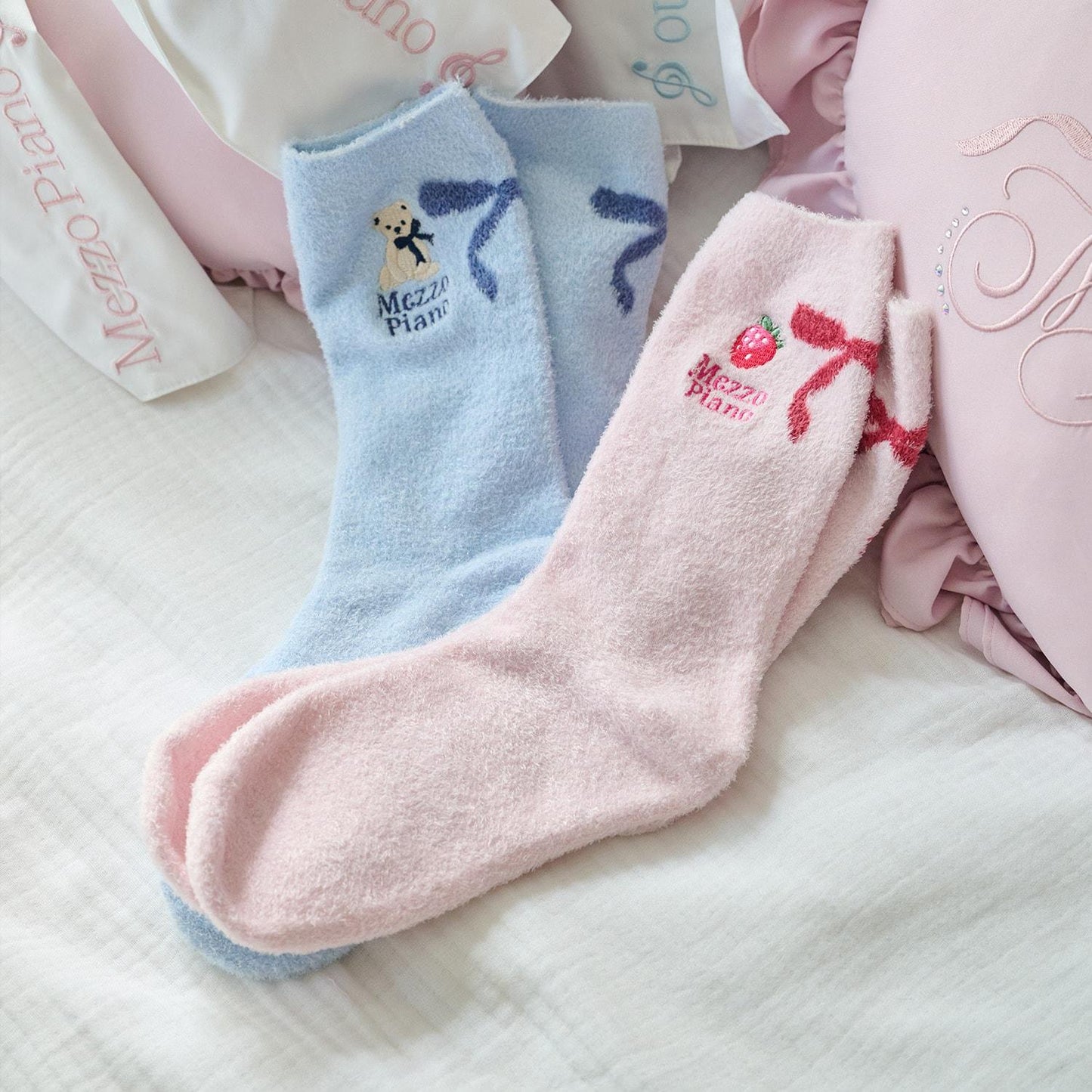 【薄透黃油加工蓬鬆材質】刺繡家居襪