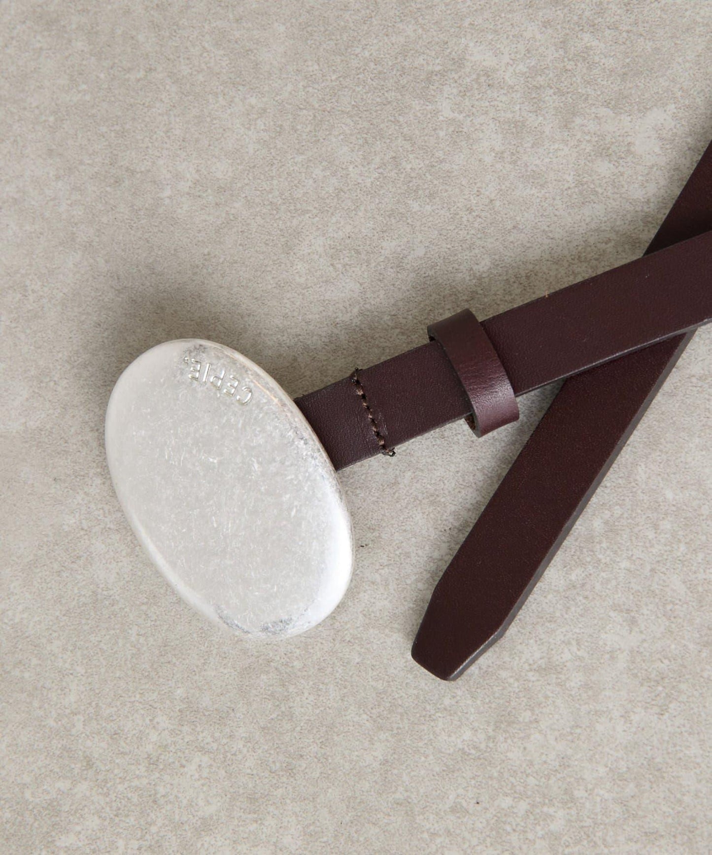 CEPIE. 蛋形搭扣腰帶