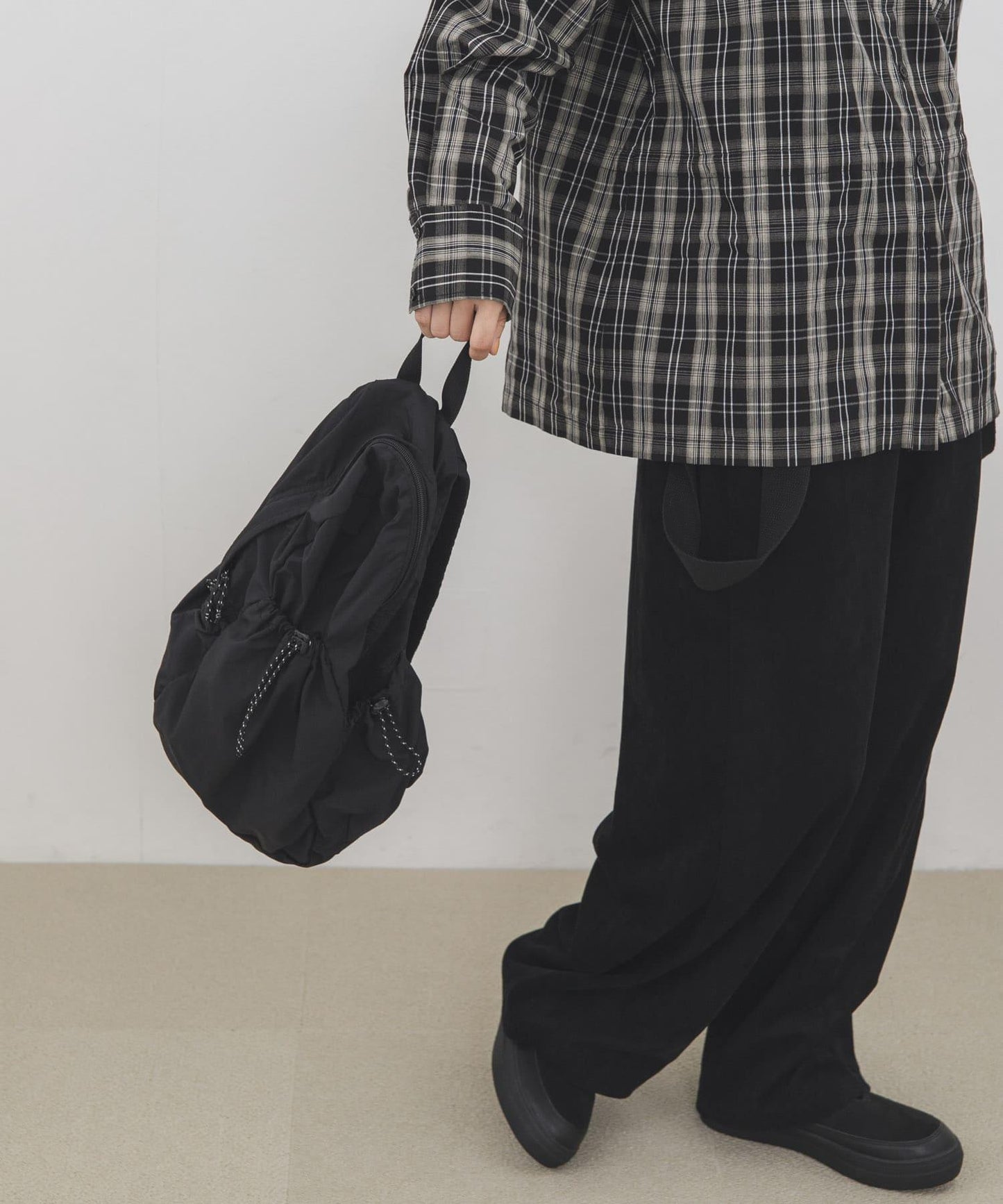 外置口袋尼龍雙肩包