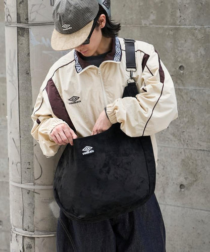 umbro × FREAK'S STORE 聯名款 磨毛圓弧單肩包
