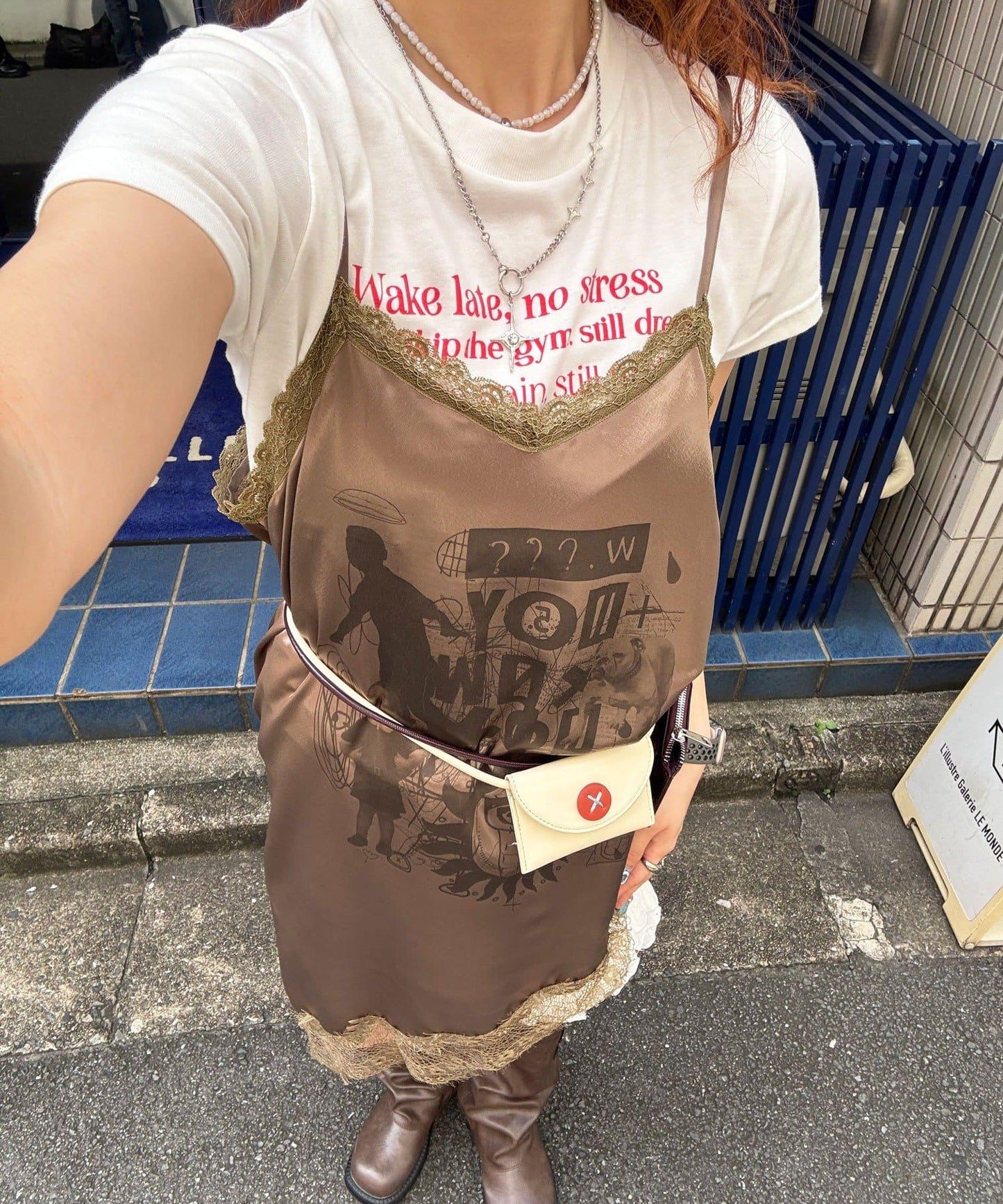 緞面印花不對稱吊帶連衣裙