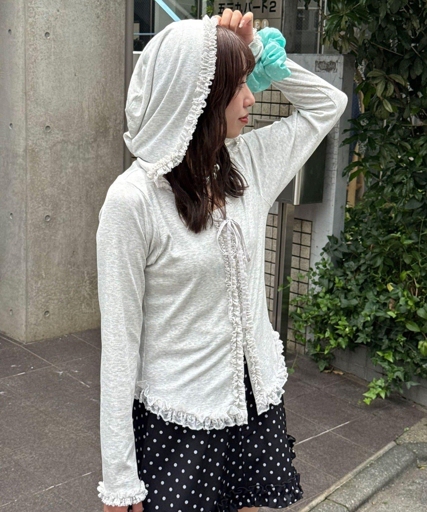 荷葉邊蕾絲飾邊連帽羅紋上衣