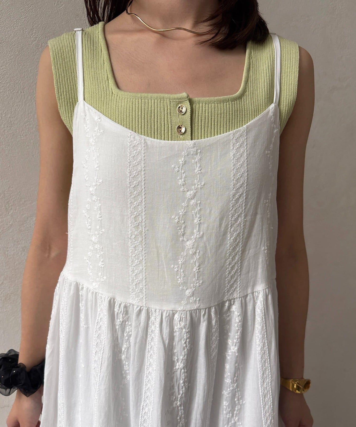 刺繡蕾絲分層吊帶連衣裙