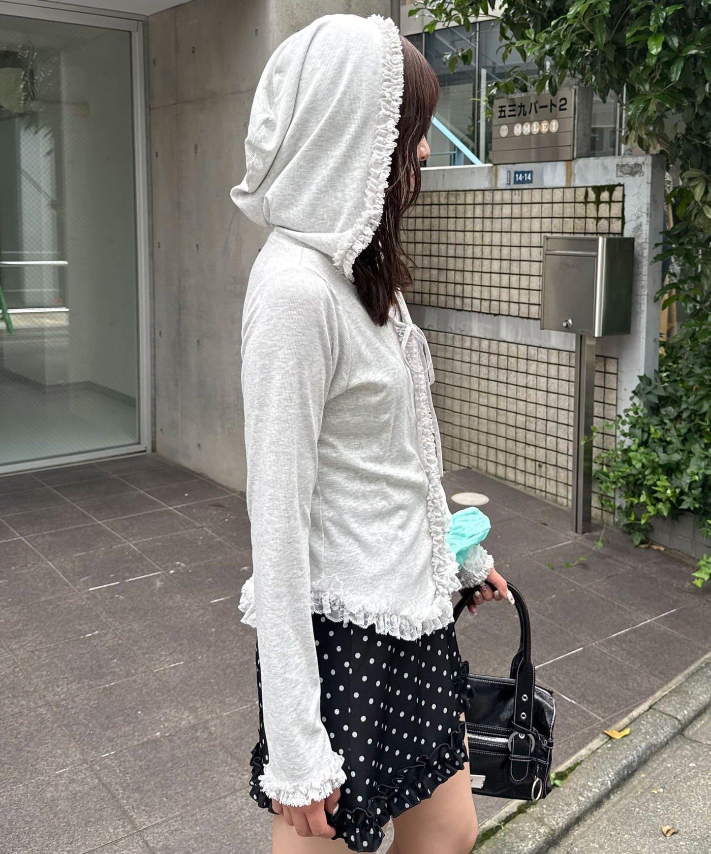 荷葉邊蕾絲飾邊連帽羅紋上衣