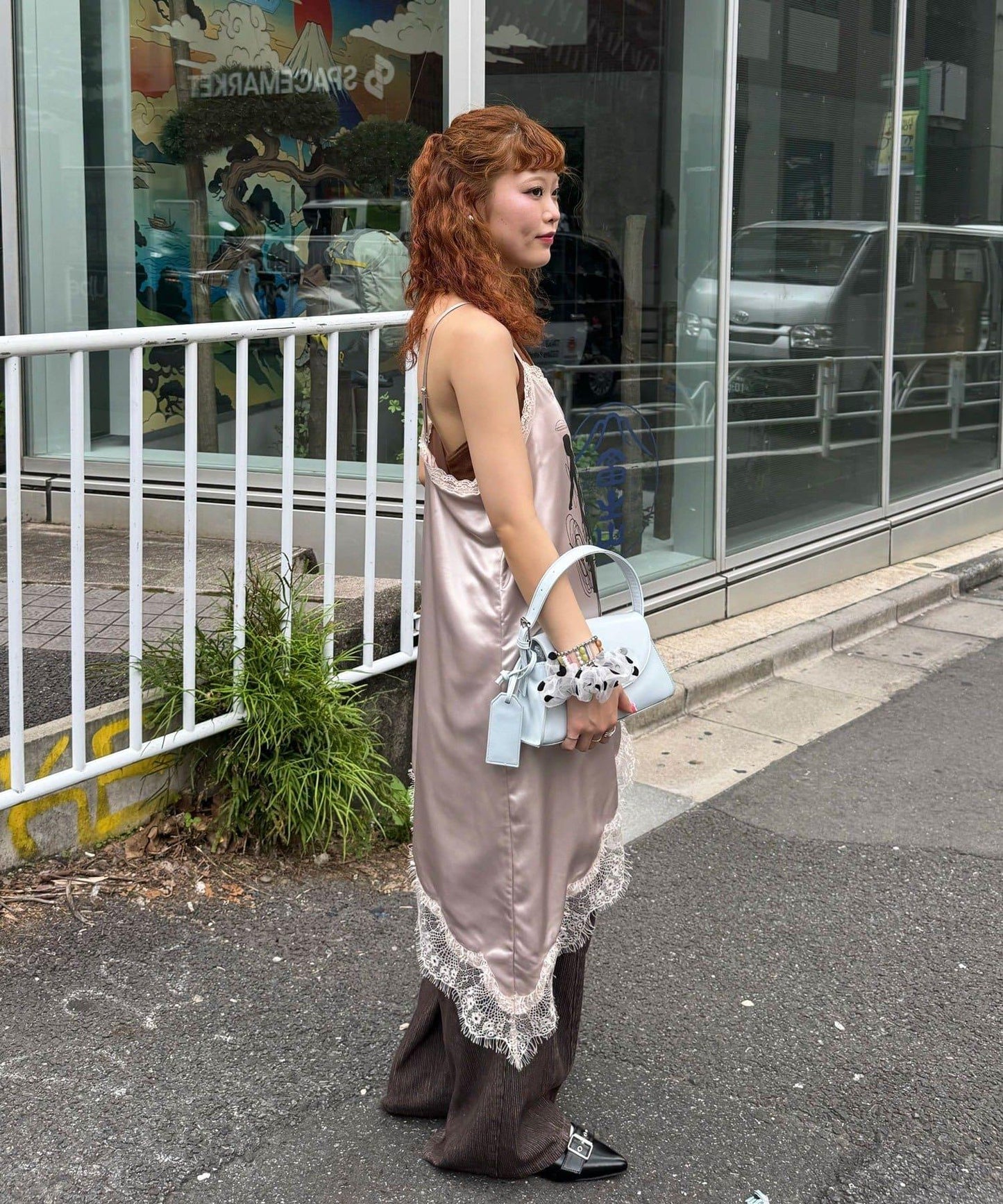 緞面印花不對稱吊帶連衣裙