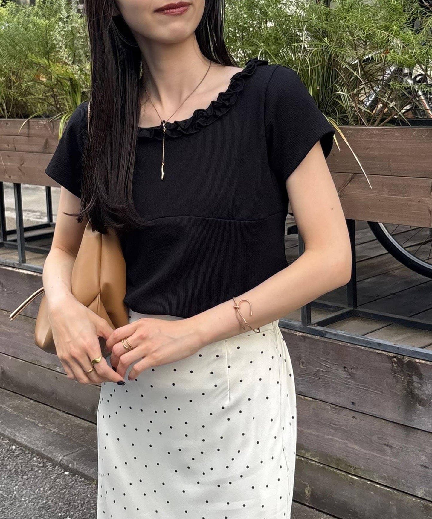荷葉邊領羅紋T恤