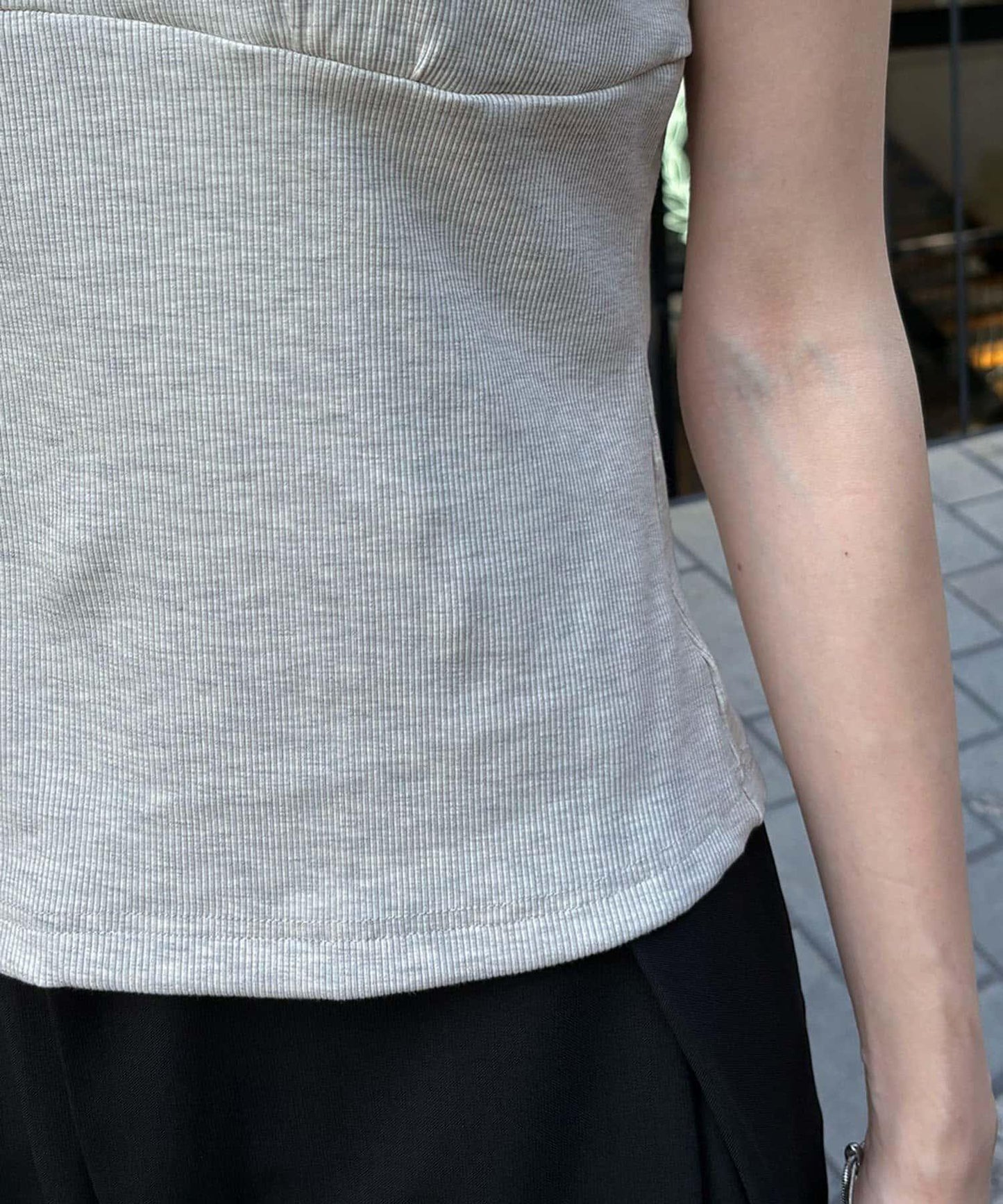 荷葉邊領羅紋T恤
