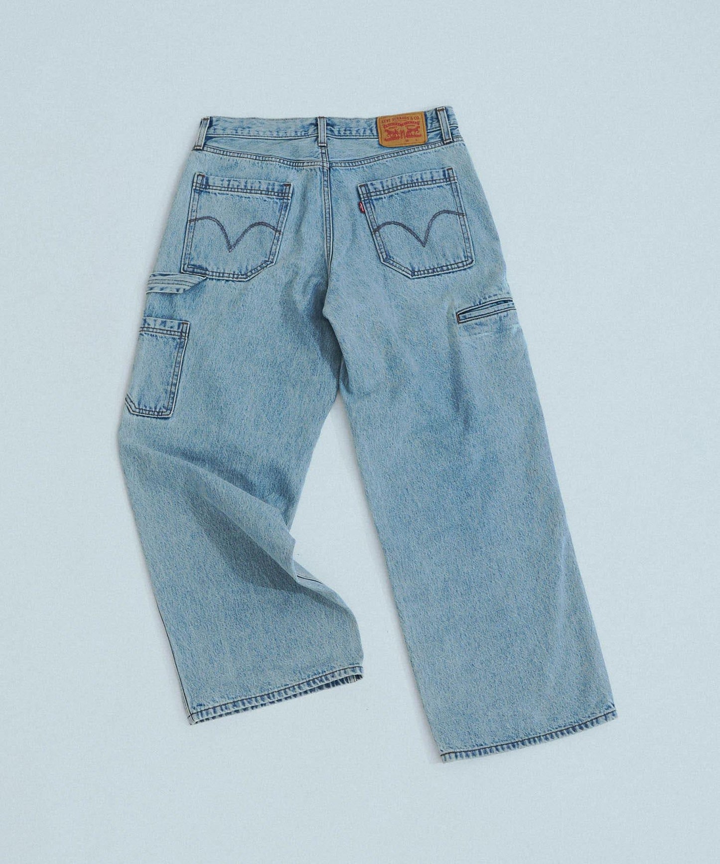 LEVI’S EXCLUSIVE EXTRA BAGGY