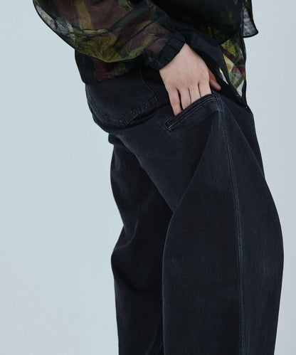 LEVI’S EXCLUSIVE EXTRA BAGGY