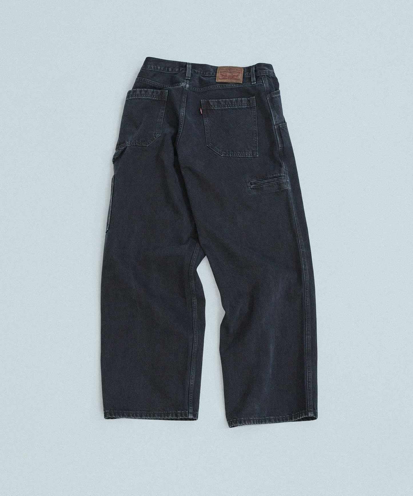 LEVI’S EXCLUSIVE EXTRA BAGGY