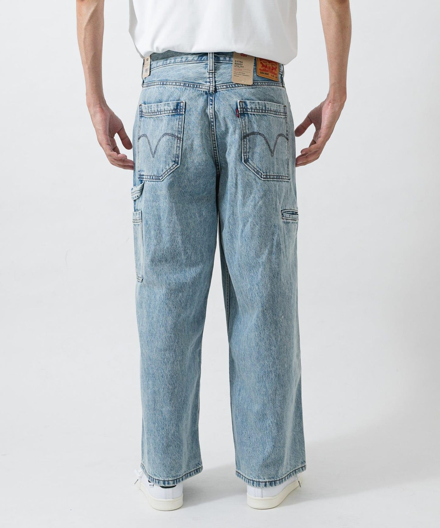 LEVI’S EXCLUSIVE EXTRA BAGGY