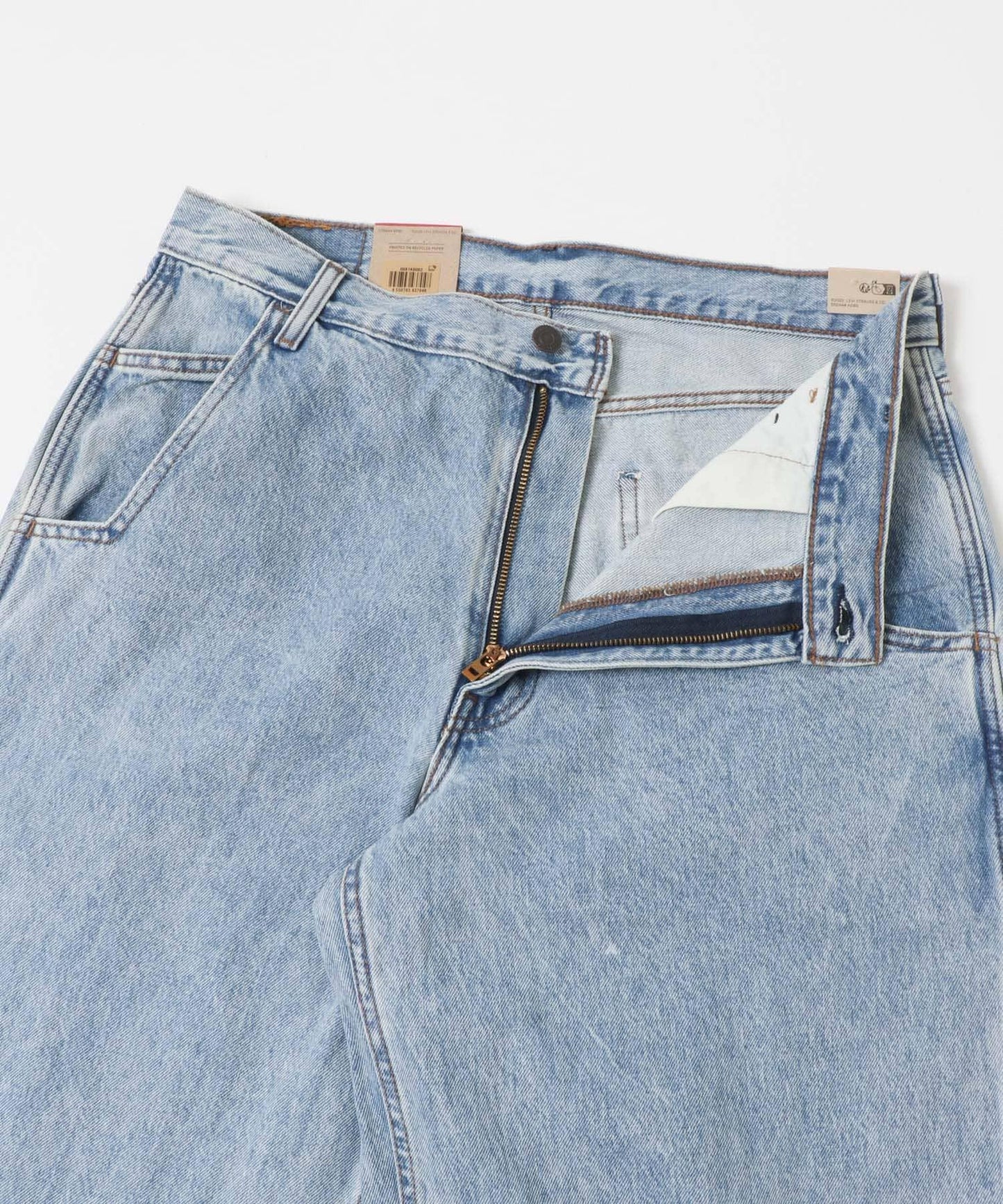 LEVI’S EXCLUSIVE EXTRA BAGGY