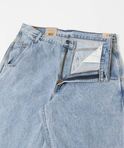 LEVI’S EXCLUSIVE EXTRA BAGGY