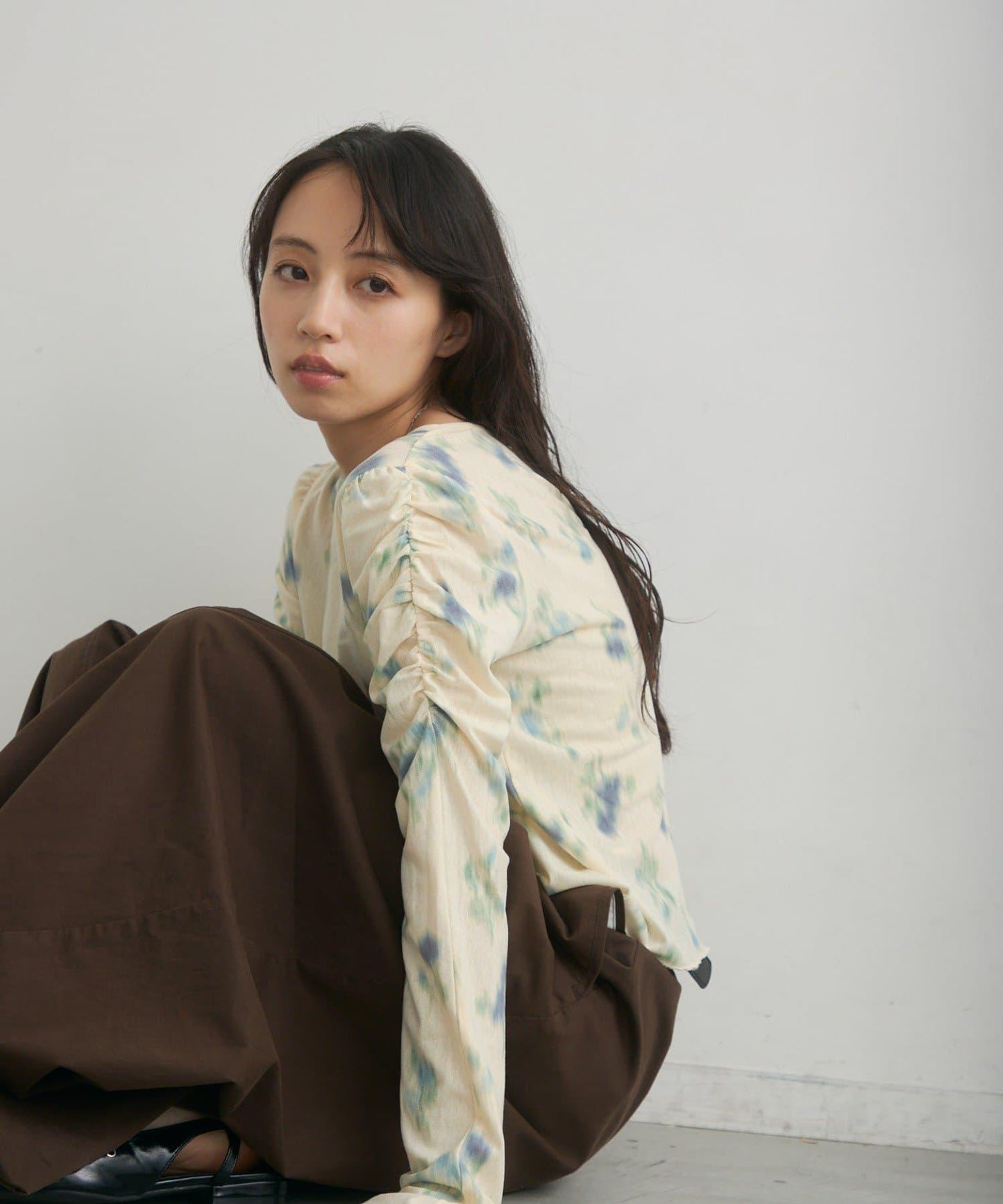 花朵印花純色 ニュアンスブルーム 上衣