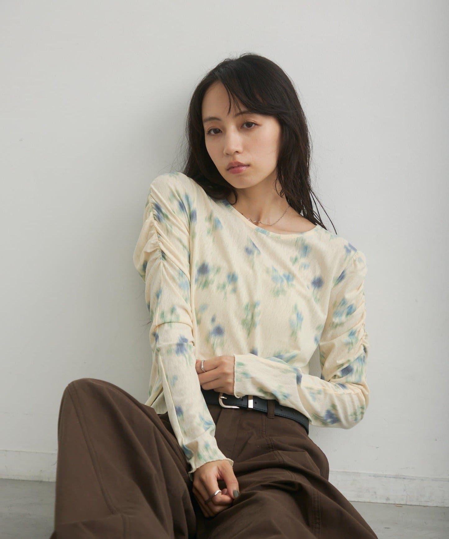 花朵印花純色 ニュアンスブルーム 上衣