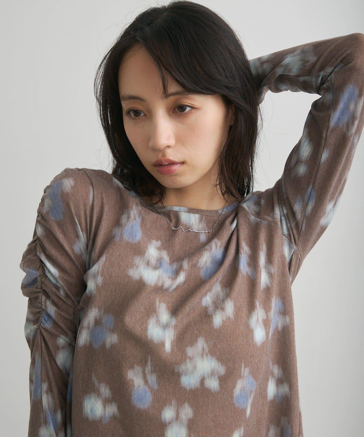 花朵印花純色 ニュアンスブルーム 上衣