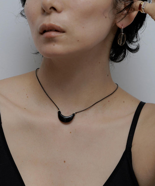 SMELLY so’ onyx crescent necklace
