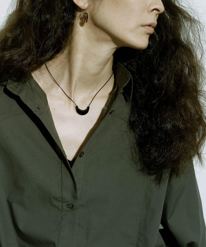 SMELLY so’ onyx crescent necklace