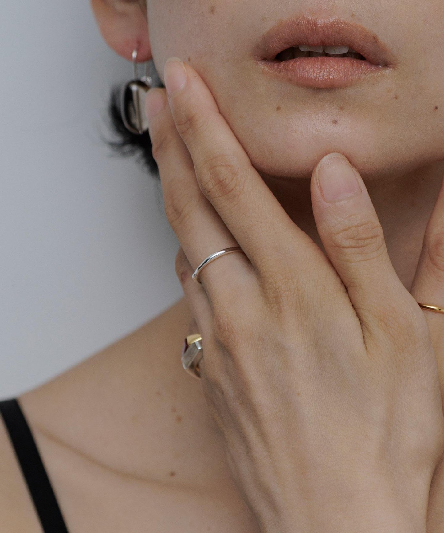 SMELLY so’ textured minimal ring