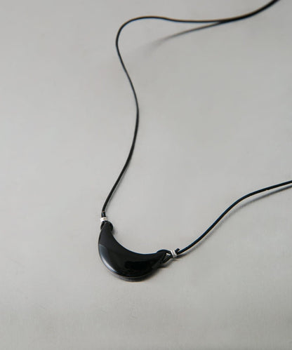 SMELLY so’ onyx crescent necklace