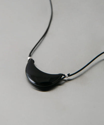 SMELLY so’ onyx crescent necklace