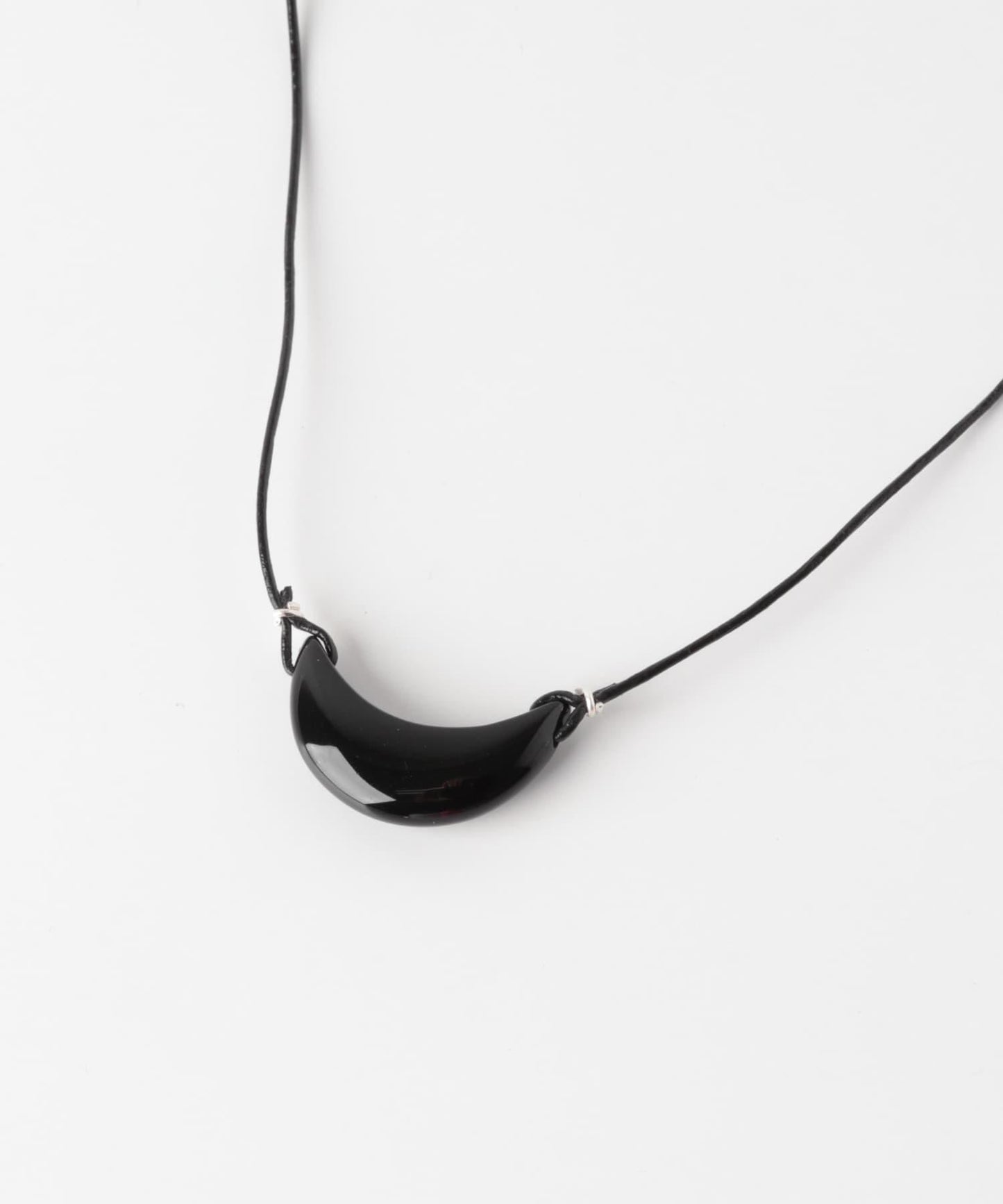 SMELLY so’ onyx crescent necklace