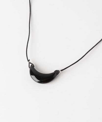 SMELLY so’ onyx crescent necklace