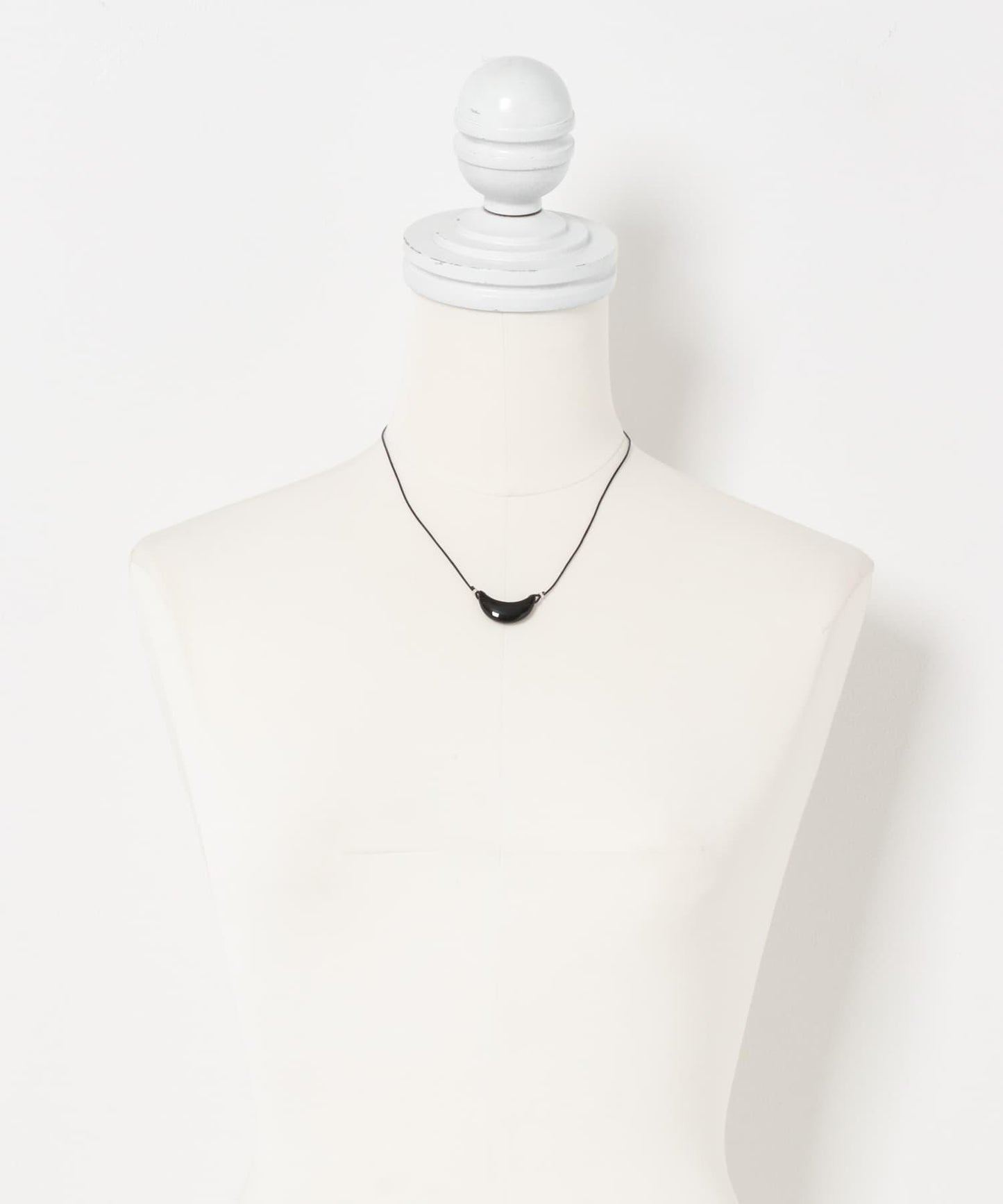 SMELLY so’ onyx crescent necklace