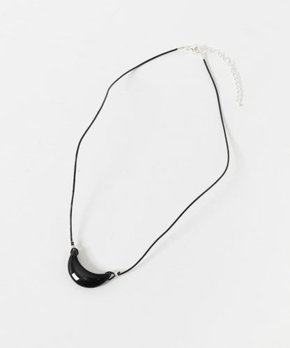 SMELLY so’ onyx crescent necklace