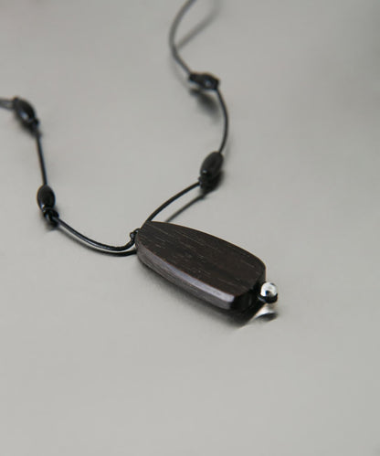SMELLY so’ onyx accent wood necklace