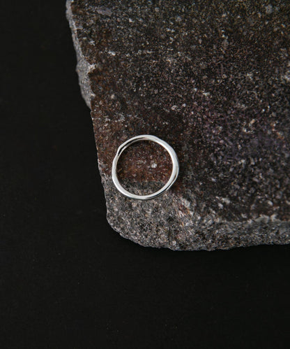 SMELLY so’ textured minimal ring