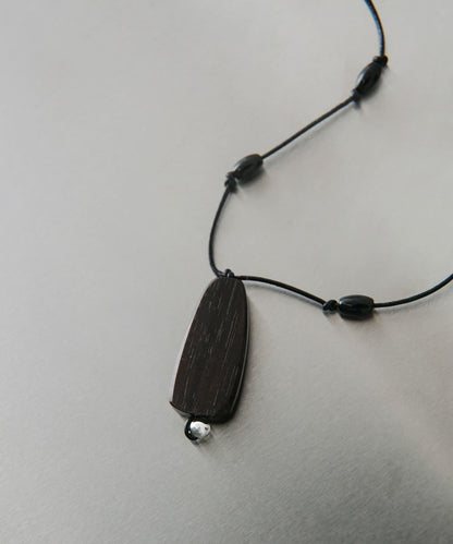 SMELLY so’ onyx accent wood necklace
