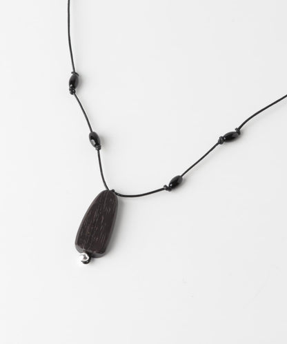SMELLY so’ onyx accent wood necklace