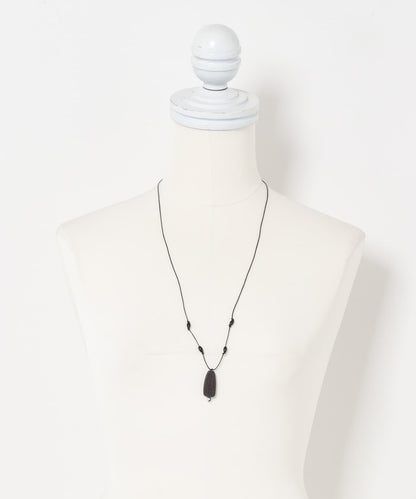 SMELLY so’ onyx accent wood necklace