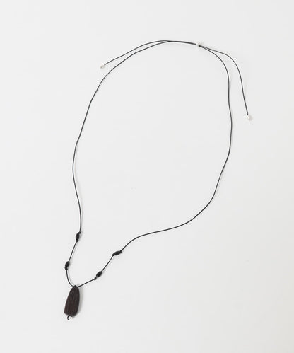 SMELLY so’ onyx accent wood necklace