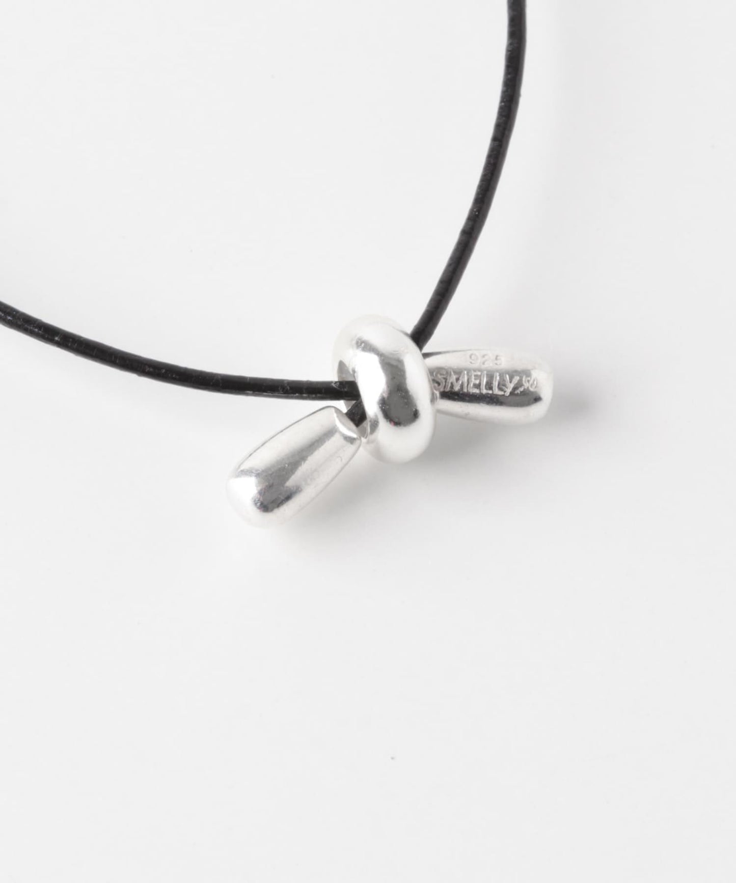 SMELLY so’ onyx accent wood necklace
