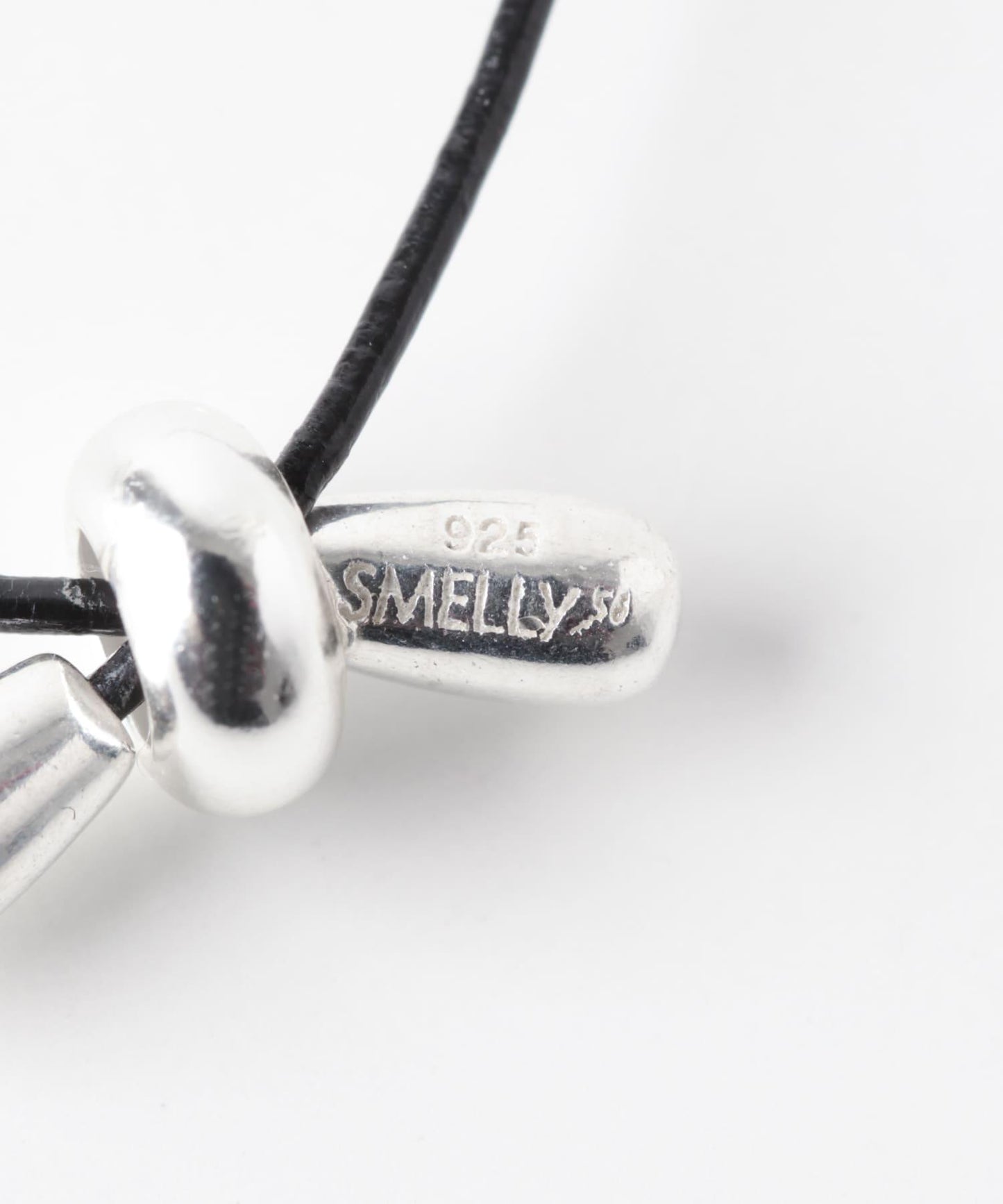 SMELLY so’ onyx accent wood necklace