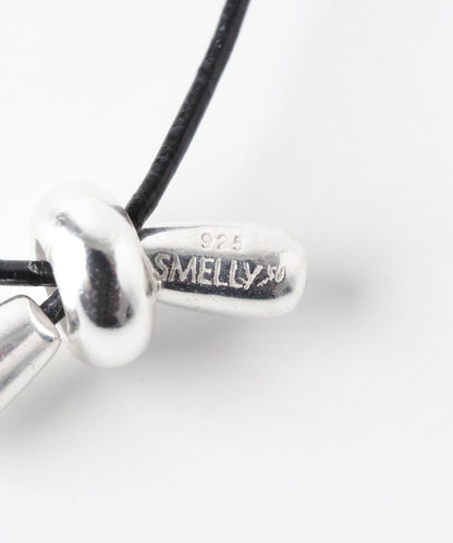 SMELLY so’ onyx accent wood necklace